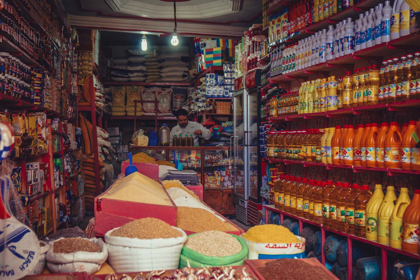 Marrakech, die „Rote Stadt“, ist ein sehr besonderer Ort. Einmal angekommen, ist man auf einer Zeitreise in eine andere Welt. Wir wohnten für fünf Tage in einem traditionellen Riad, ein umgebautes Mehrgenerationenhaus mit Innenhöfen, verwinkelten Gängen, Treppen und Dachterrassen. Thomas Brand Sarah Bugar - brand4art Ebersberg München - Fotografie Cinemagraph Fotograf Fotodesign