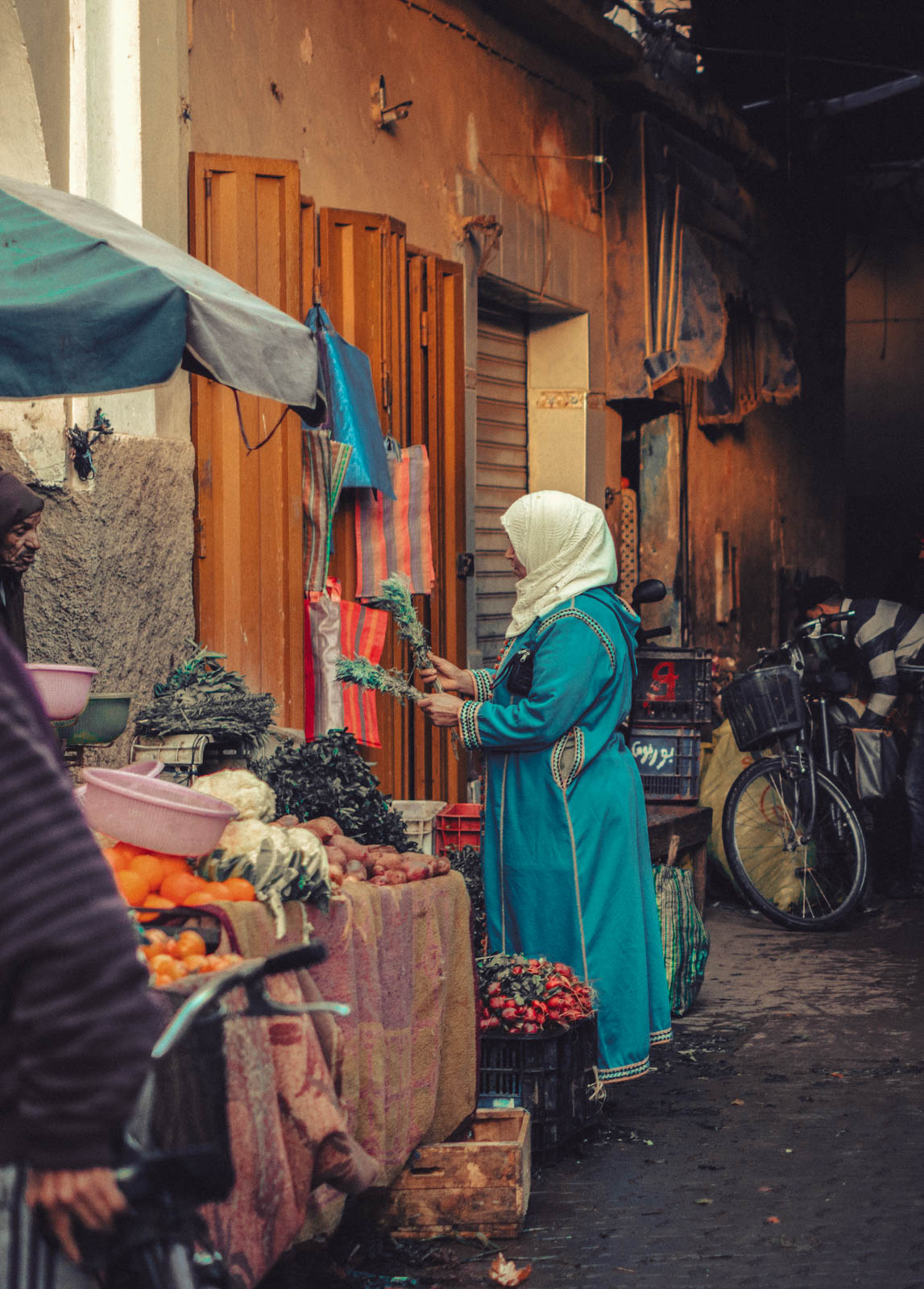 Marrakech, die „Rote Stadt“, ist ein sehr besonderer Ort. Einmal angekommen, ist man auf einer Zeitreise in eine andere Welt. Wir wohnten für fünf Tage in einem traditionellen Riad, ein umgebautes Mehrgenerationenhaus mit Innenhöfen, verwinkelten Gängen, Treppen und Dachterrassen. Thomas Brand Sarah Bugar - brand4art Ebersberg München - Fotografie Cinemagraph Fotograf Fotodesign