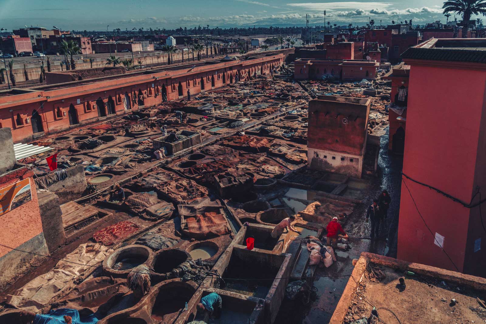 Marrakech, die „Rote Stadt“, ist ein sehr besonderer Ort. Einmal angekommen, ist man auf einer Zeitreise in eine andere Welt. Wir wohnten für fünf Tage in einem traditionellen Riad, ein umgebautes Mehrgenerationenhaus mit Innenhöfen, verwinkelten Gängen, Treppen und Dachterrassen. Thomas Brand Sarah Bugar - brand4art Ebersberg München - Fotografie Cinemagraph Fotograf Fotodesign