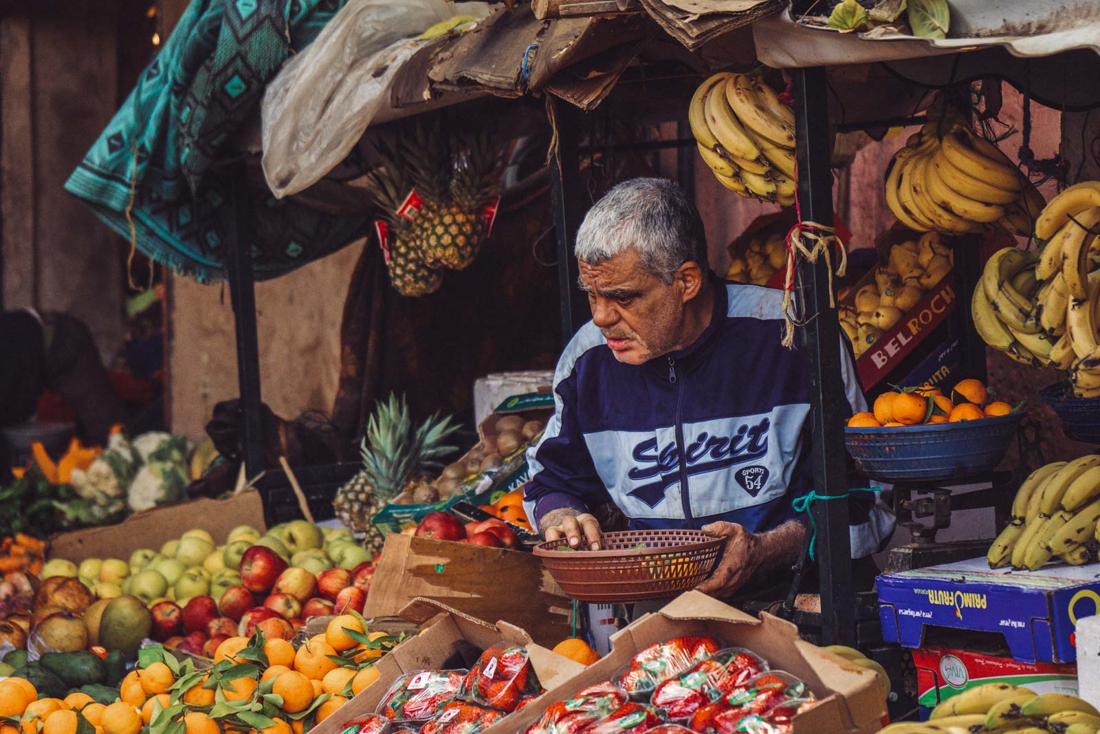 Marrakech, die „Rote Stadt“, ist ein sehr besonderer Ort. Einmal angekommen, ist man auf einer Zeitreise in eine andere Welt. Wir wohnten für fünf Tage in einem traditionellen Riad, ein umgebautes Mehrgenerationenhaus mit Innenhöfen, verwinkelten Gängen, Treppen und Dachterrassen. Thomas Brand Sarah Bugar - brand4art Ebersberg München - Fotografie Cinemagraph Fotograf Fotodesign