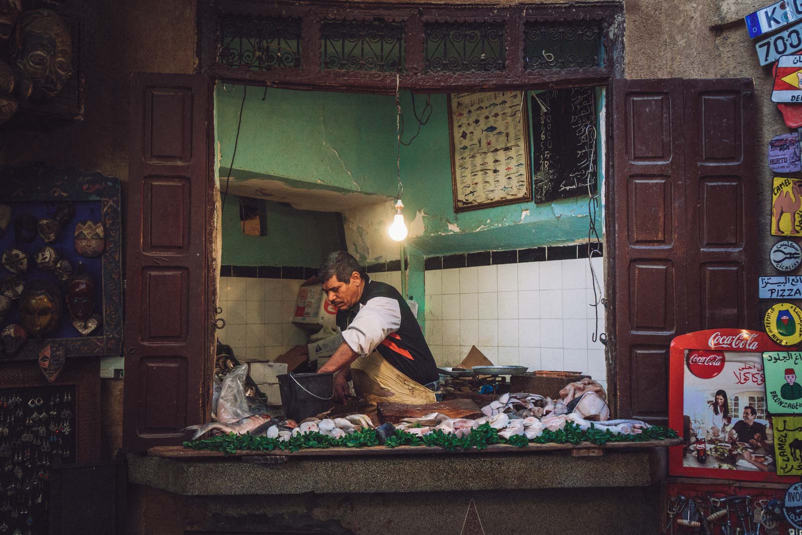 Marrakech, die „Rote Stadt“, ist ein sehr besonderer Ort. Einmal angekommen, ist man auf einer Zeitreise in eine andere Welt. Wir wohnten für fünf Tage in einem traditionellen Riad, ein umgebautes Mehrgenerationenhaus mit Innenhöfen, verwinkelten Gängen, Treppen und Dachterrassen. Thomas Brand Sarah Bugar - brand4art Ebersberg München - Fotografie Cinemagraph Fotograf Fotodesign