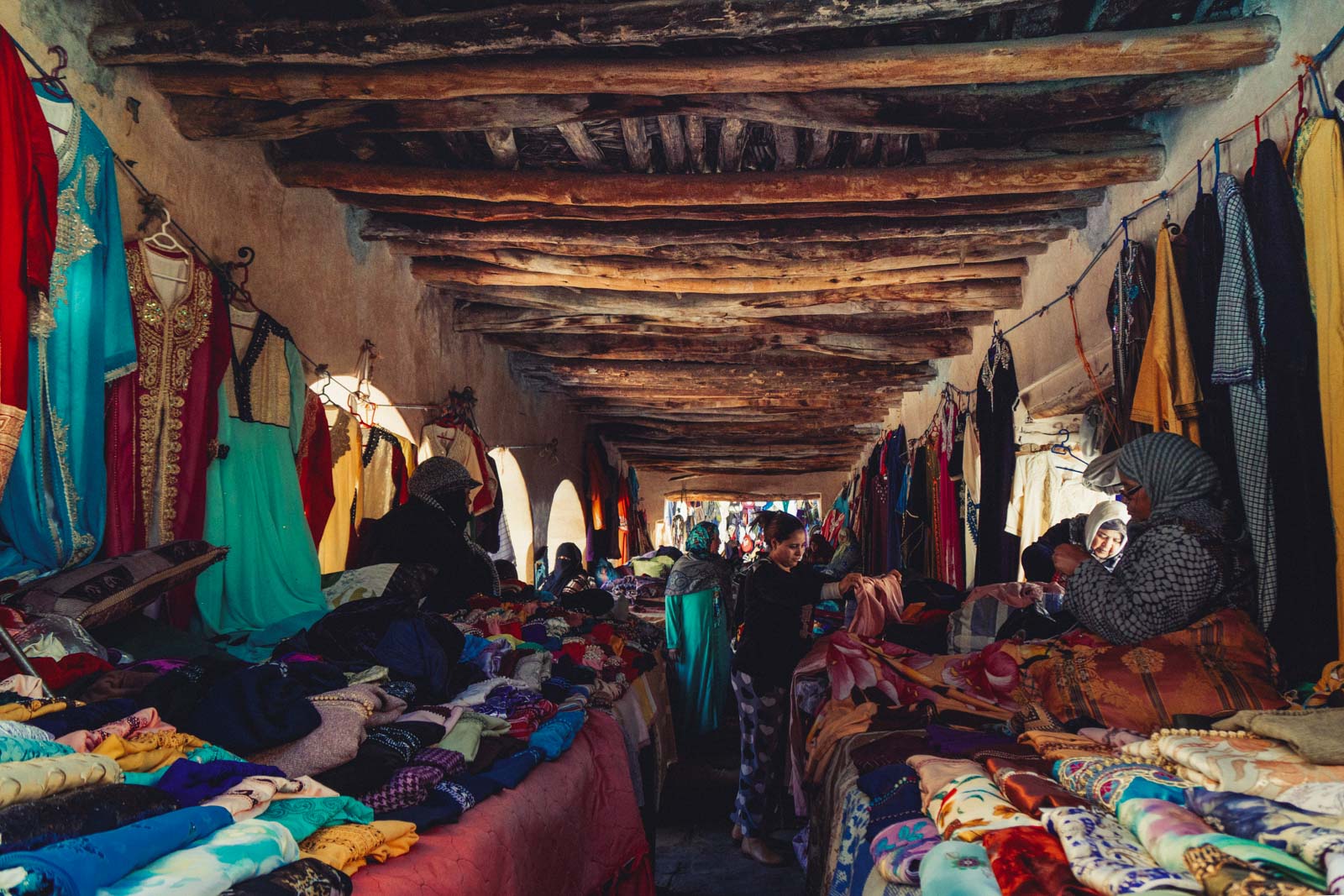 Marrakech, die „Rote Stadt“, ist ein sehr besonderer Ort. Einmal angekommen, ist man auf einer Zeitreise in eine andere Welt. Wir wohnten für fünf Tage in einem traditionellen Riad, ein umgebautes Mehrgenerationenhaus mit Innenhöfen, verwinkelten Gängen, Treppen und Dachterrassen. Thomas Brand Sarah Bugar - brand4art Ebersberg München - Fotografie Cinemagraph Fotograf Fotodesign