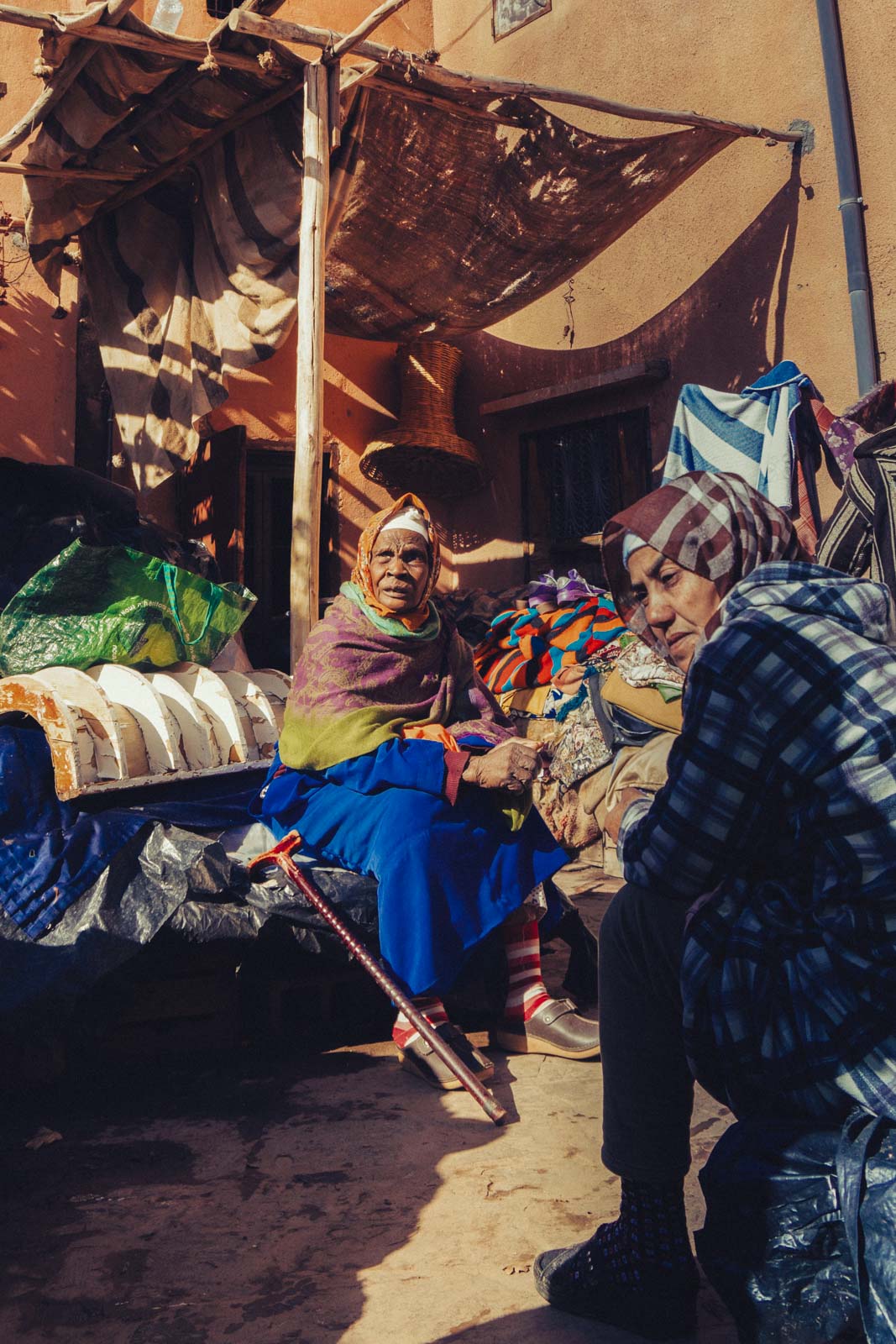 Marrakech, die „Rote Stadt“, ist ein sehr besonderer Ort. Einmal angekommen, ist man auf einer Zeitreise in eine andere Welt. Wir wohnten für fünf Tage in einem traditionellen Riad, ein umgebautes Mehrgenerationenhaus mit Innenhöfen, verwinkelten Gängen, Treppen und Dachterrassen. Thomas Brand Sarah Bugar - brand4art Ebersberg München - Fotografie Cinemagraph Fotograf Fotodesign