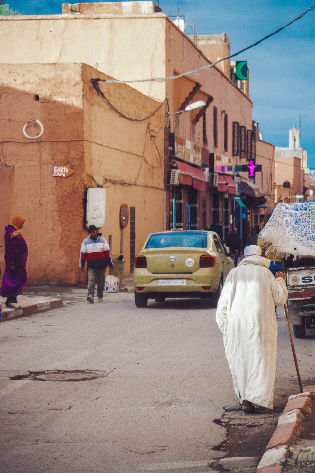 Marrakech, die „Rote Stadt“, ist ein sehr besonderer Ort. Einmal angekommen, ist man auf einer Zeitreise in eine andere Welt. Wir wohnten für fünf Tage in einem traditionellen Riad, ein umgebautes Mehrgenerationenhaus mit Innenhöfen, verwinkelten Gängen, Treppen und Dachterrassen. Thomas Brand Sarah Bugar - brand4art Ebersberg München - Fotografie Cinemagraph Fotograf Fotodesign