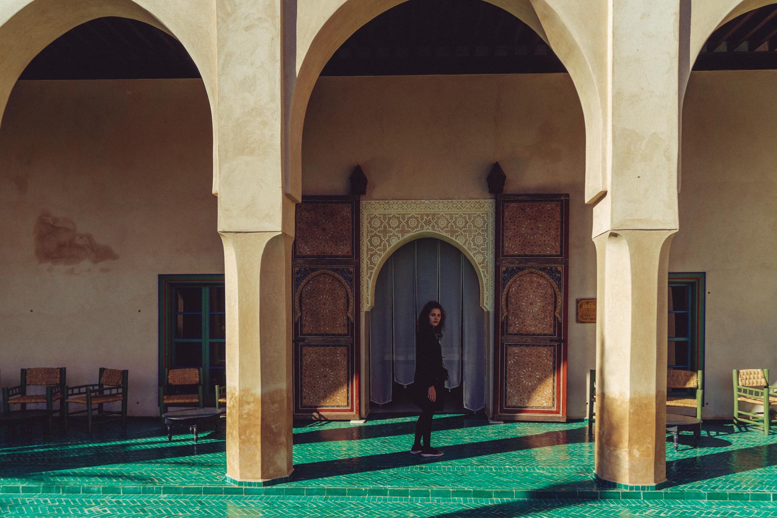 Marrakech, die „Rote Stadt“, ist ein sehr besonderer Ort. Einmal angekommen, ist man auf einer Zeitreise in eine andere Welt. Wir wohnten für fünf Tage in einem traditionellen Riad, ein umgebautes Mehrgenerationenhaus mit Innenhöfen, verwinkelten Gängen, Treppen und Dachterrassen. Thomas Brand Sarah Bugar - brand4art Ebersberg München - Fotografie Cinemagraph Fotograf Fotodesign