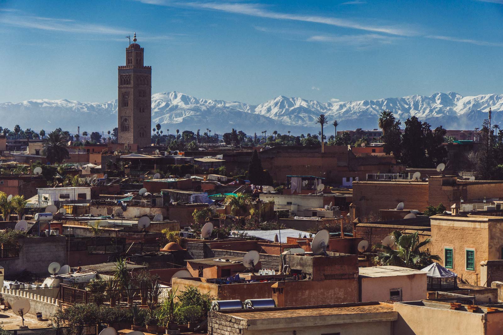 Marrakech, die „Rote Stadt“, ist ein sehr besonderer Ort. Einmal angekommen, ist man auf einer Zeitreise in eine andere Welt. Wir wohnten für fünf Tage in einem traditionellen Riad, ein umgebautes Mehrgenerationenhaus mit Innenhöfen, verwinkelten Gängen, Treppen und Dachterrassen. Thomas Brand Sarah Bugar - brand4art Ebersberg München - Fotografie Cinemagraph Fotograf Fotodesign